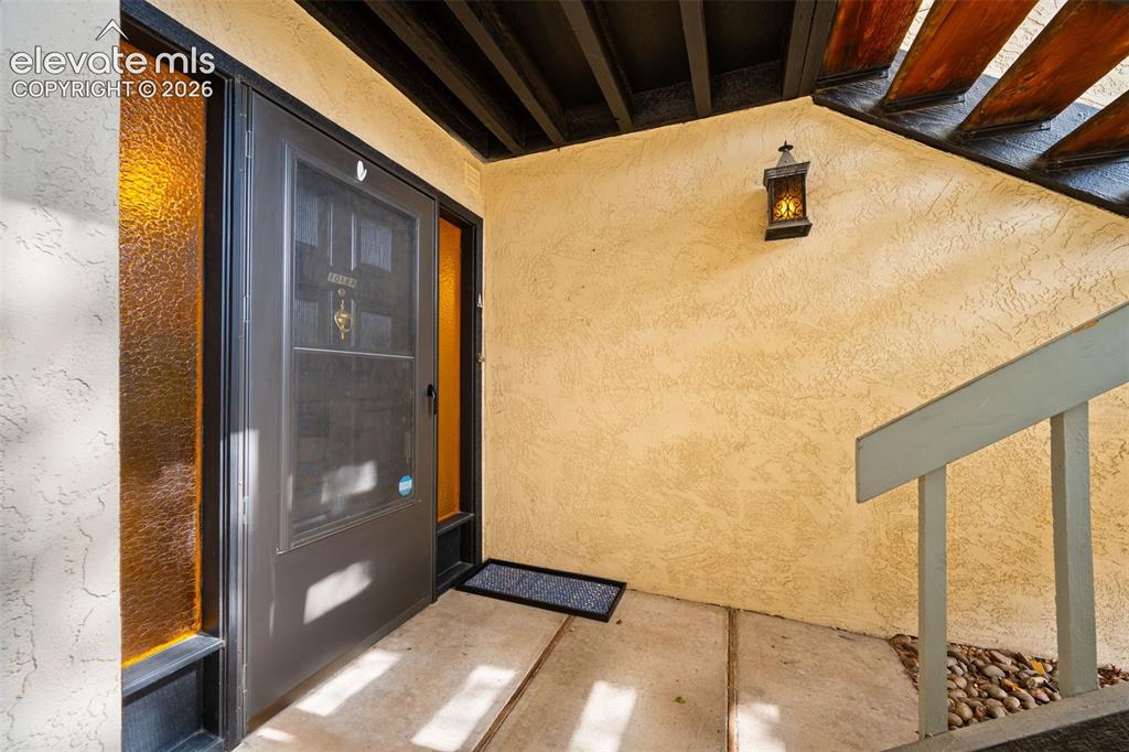 Image 6 of 28: Entry