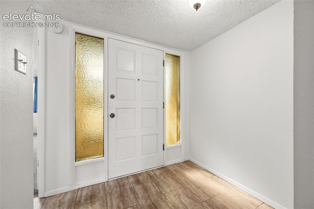 Image 8 of 28: Entry