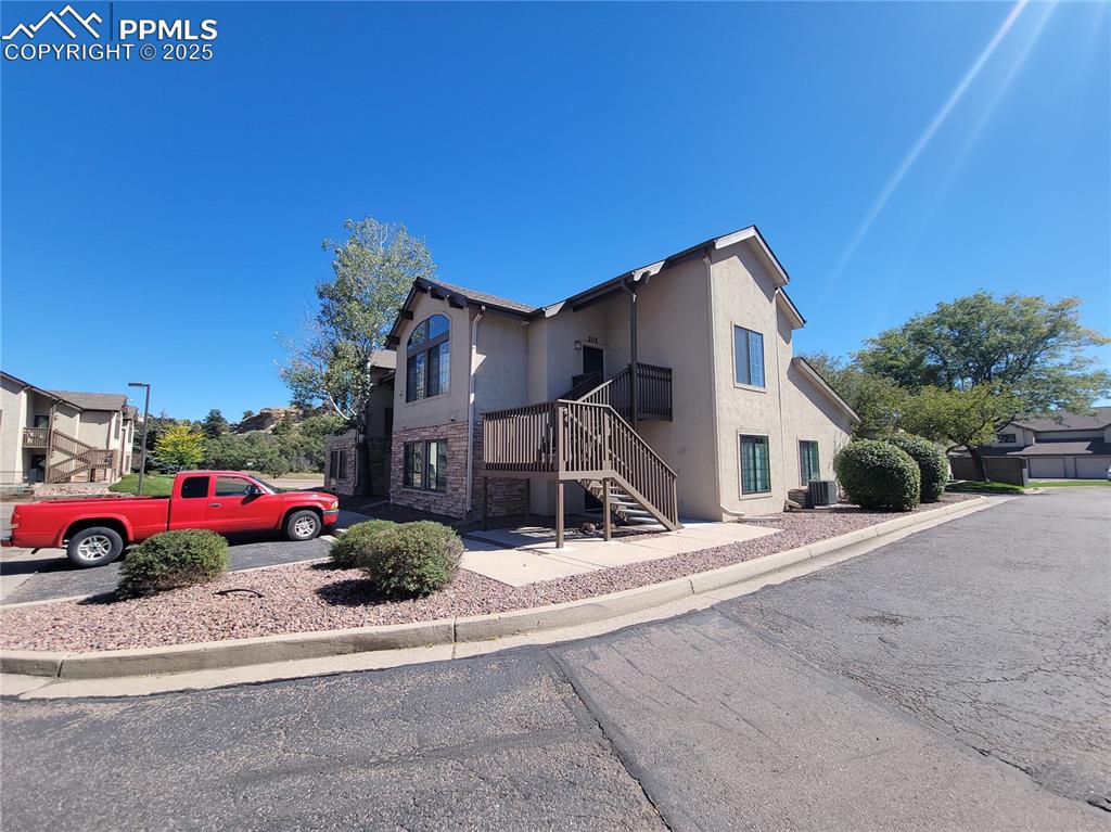 Caption: Corner & Upper Unit