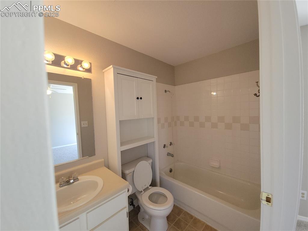 Image 12 of 19: Bathroom