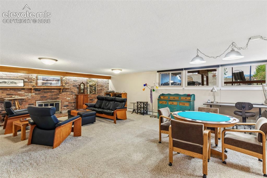 Image 10 of 30: Family Room