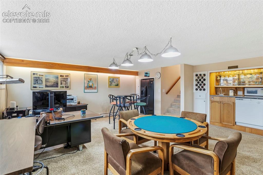 Image 11 of 30: Family Room