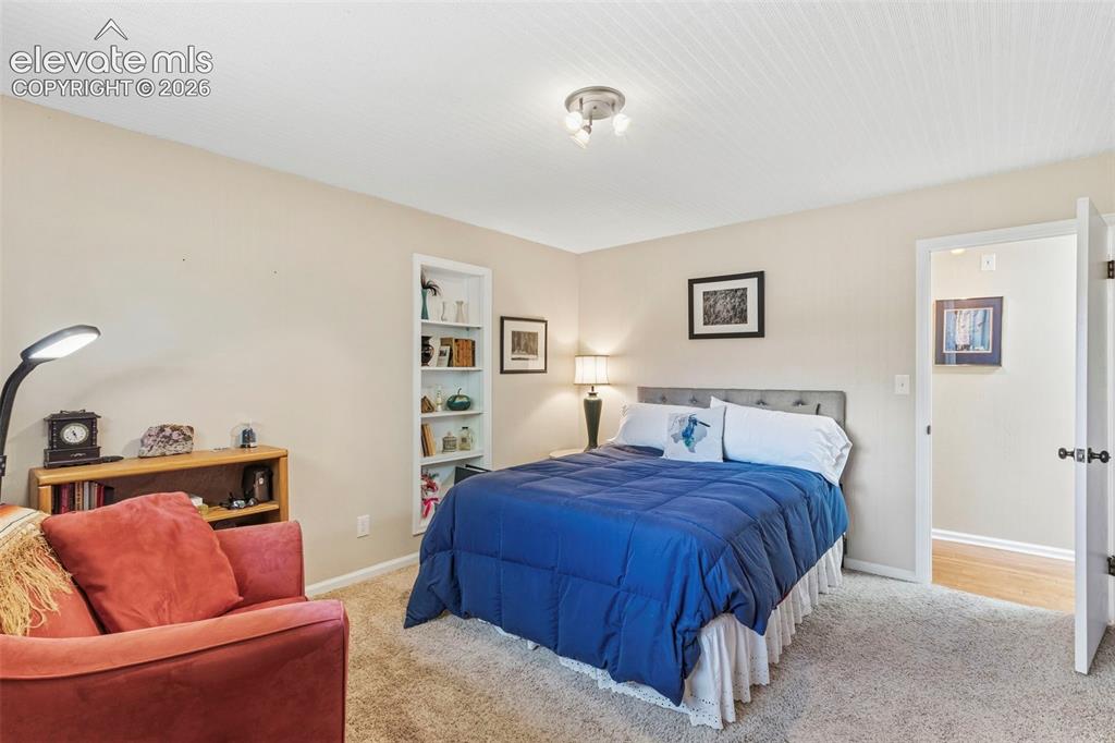Image 19 of 30: Bedroom