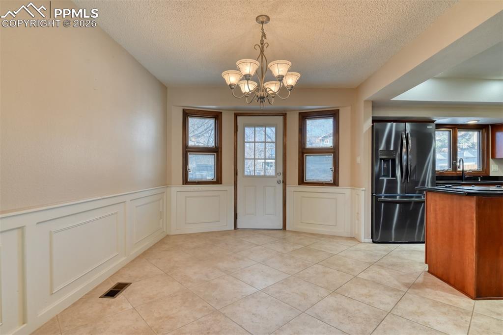 Image 10 of 37: Dining Room