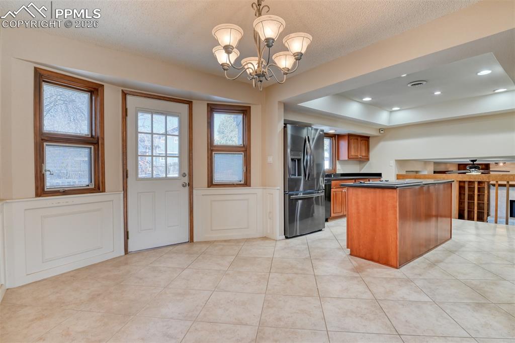 Image 11 of 37: Dining Room