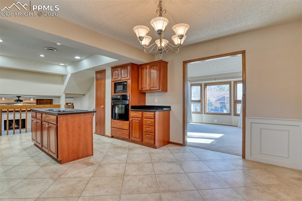 Image 12 of 37: Kitchen