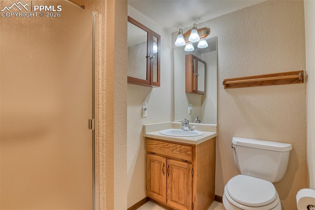 Image 17 of 37: Bathroom