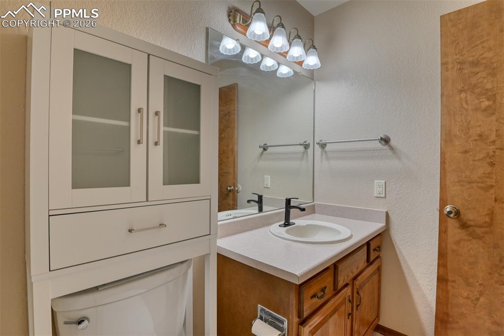 Image 24 of 37: Bathroom