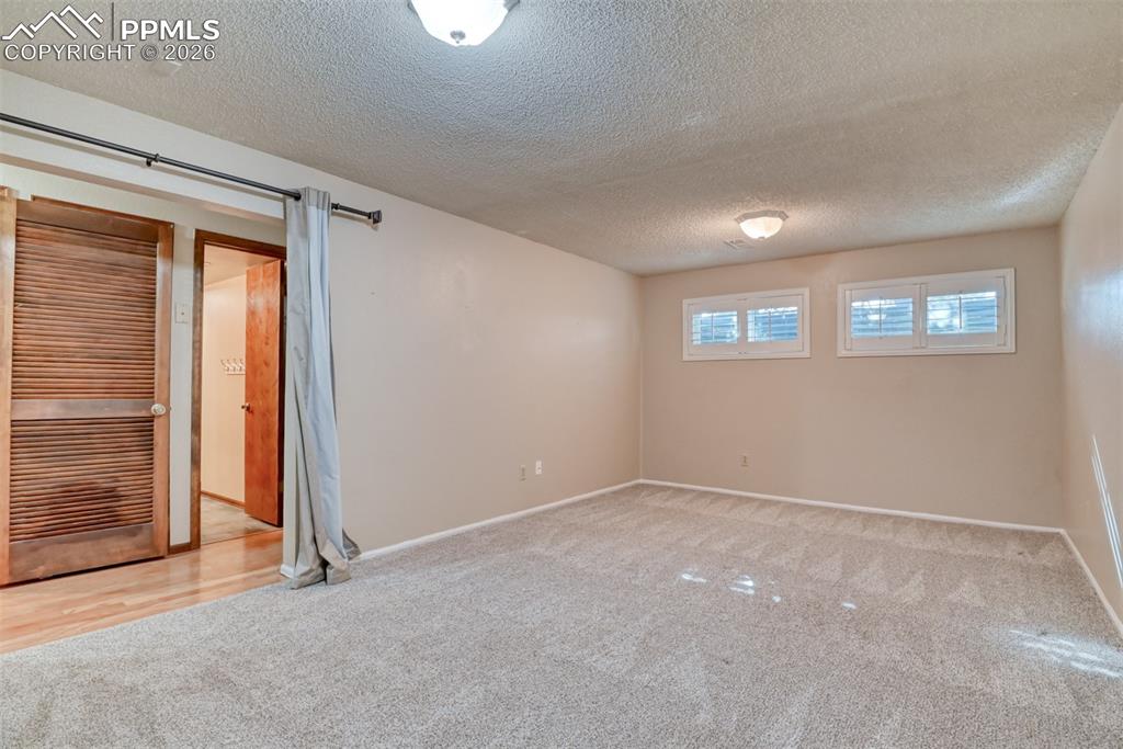 Image 31 of 37: Family Room