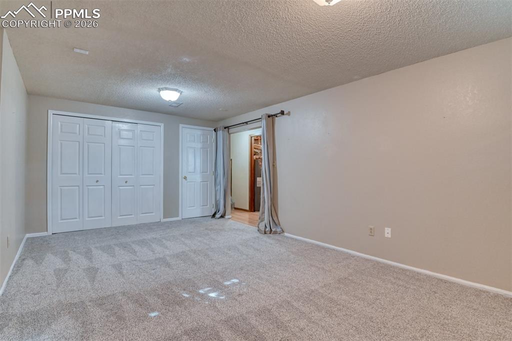 Image 32 of 37: Family Room