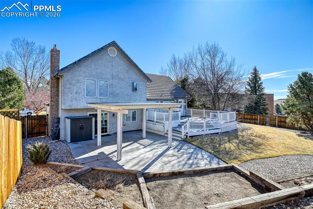 Image 34 of 37: Yard