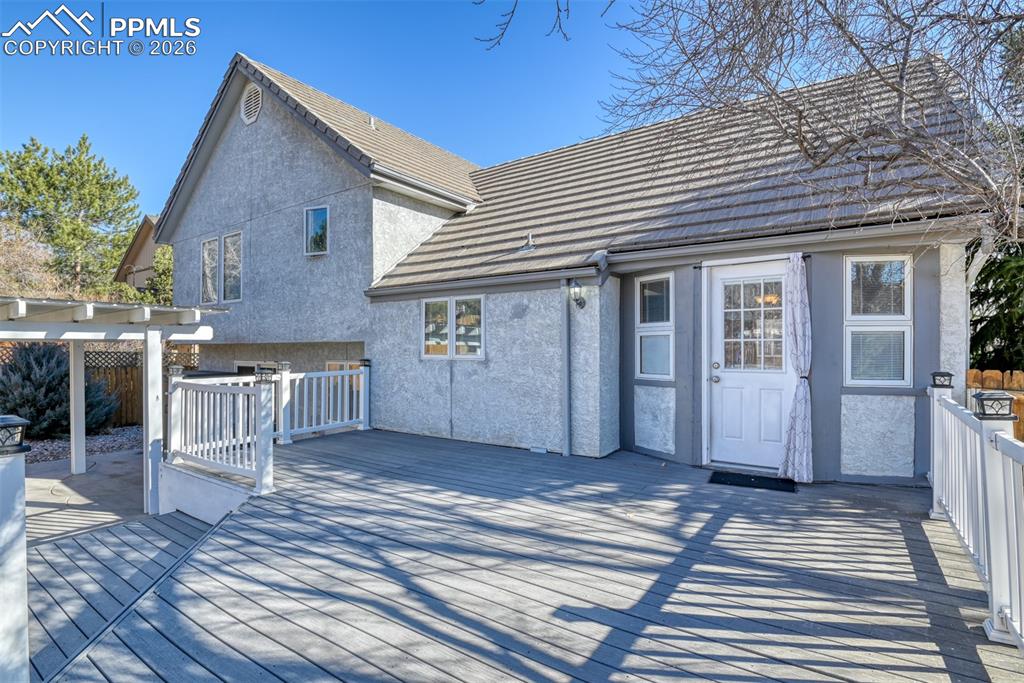 Image 36 of 37: Deck