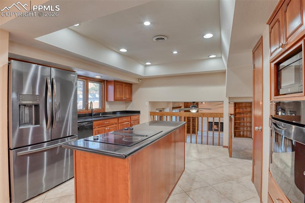 Image 8 of 37: Kitchen