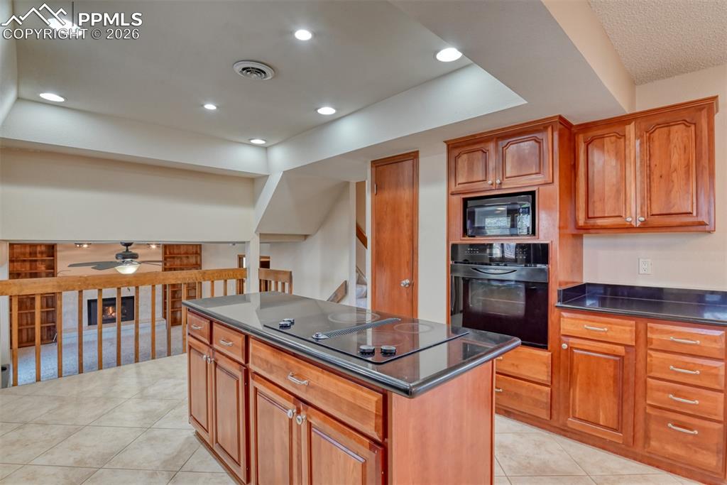 Image 9 of 37: Kitchen