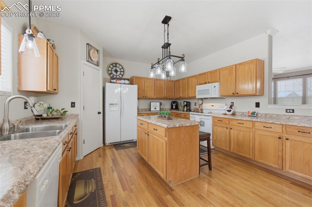 Image 12 of 35: Kitchen