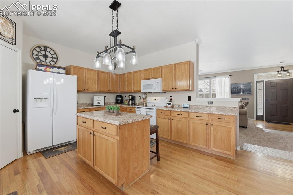 Image 13 of 35: Kitchen