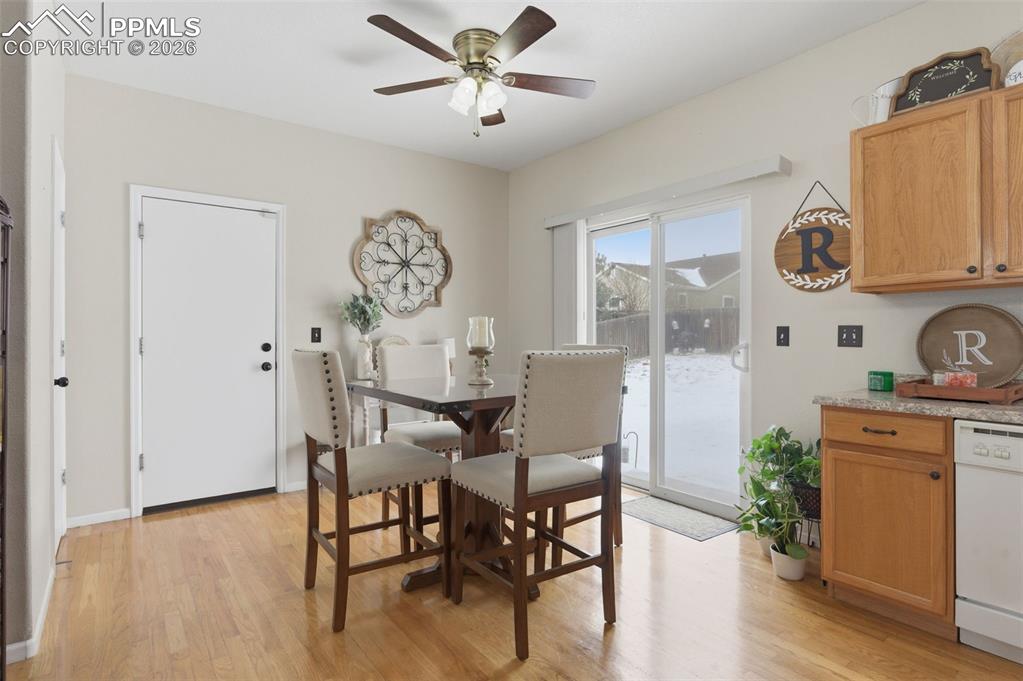 Image 15 of 35: Dining Area