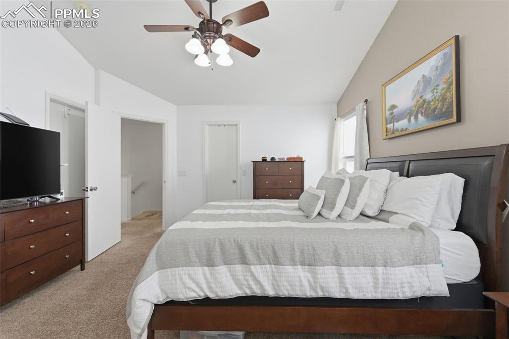 Image 20 of 35: Bedroom