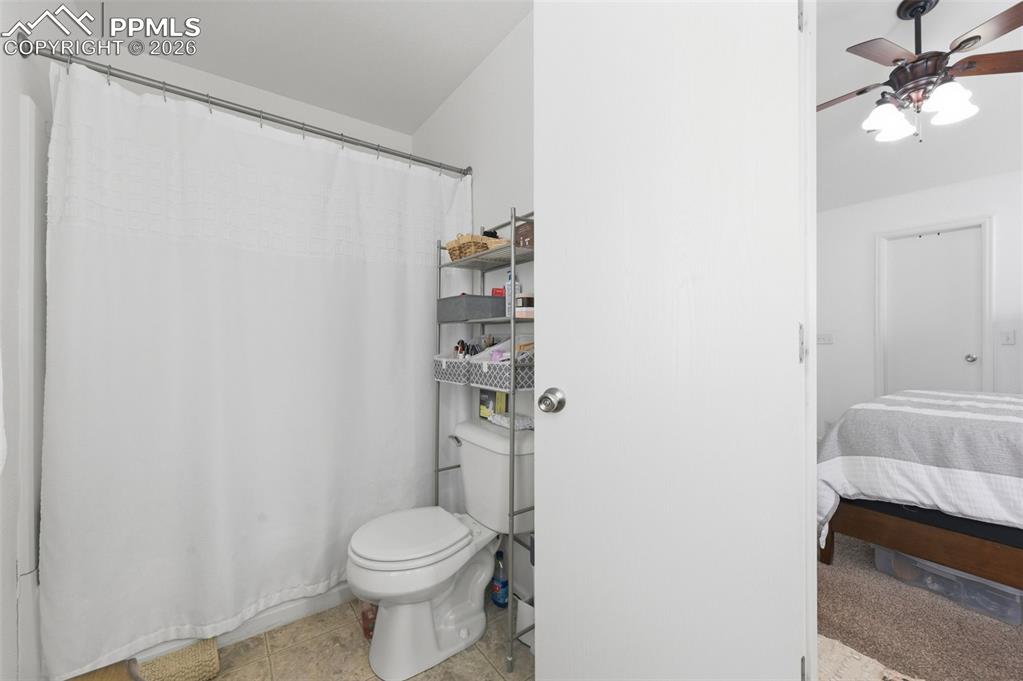 Image 22 of 35: Bathroom