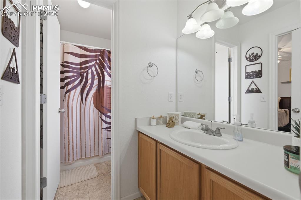 Image 26 of 35: Bathroom