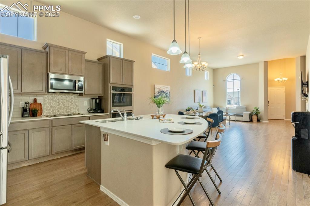 Image 10 of 30: Kitchen