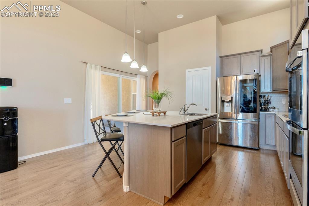 Image 12 of 30: Kitchen