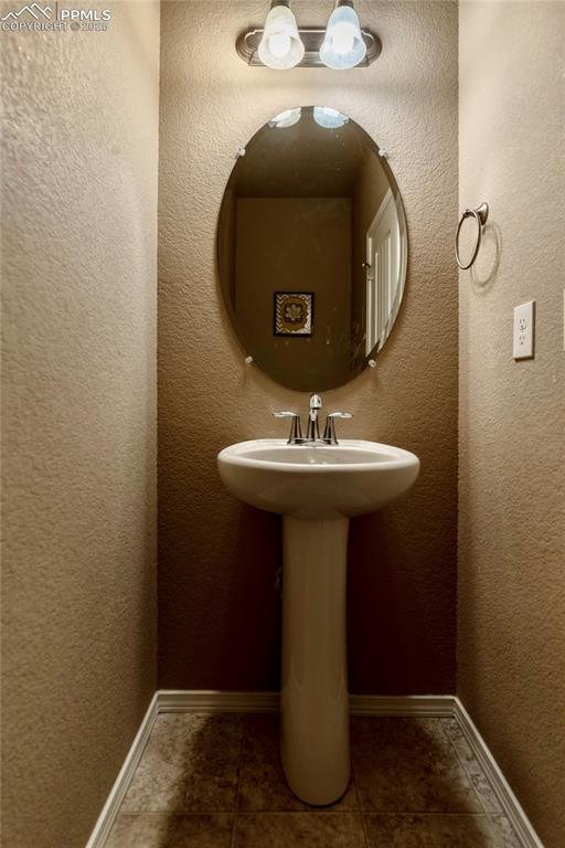 Image 17 of 30: Bathroom