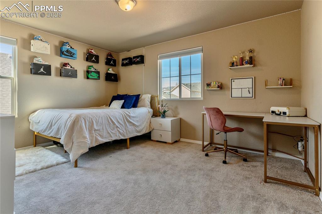 Image 19 of 30: Bedroom