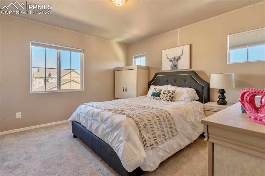 Image 21 of 30: Bedroom