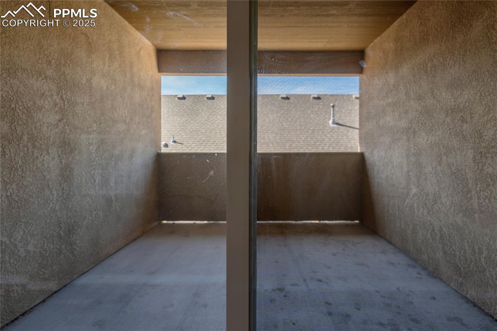 Image 23 of 30: Patio