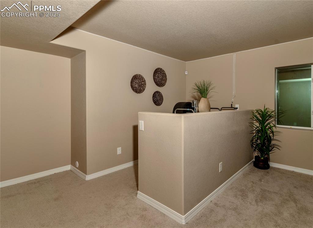 Image 27 of 30: Office