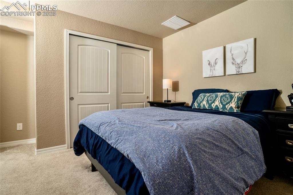 Image 28 of 30: Bedroom