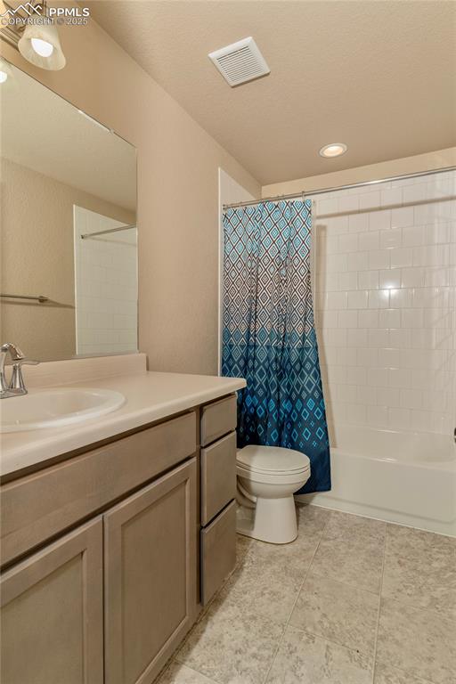 Image 29 of 30: Bathroom