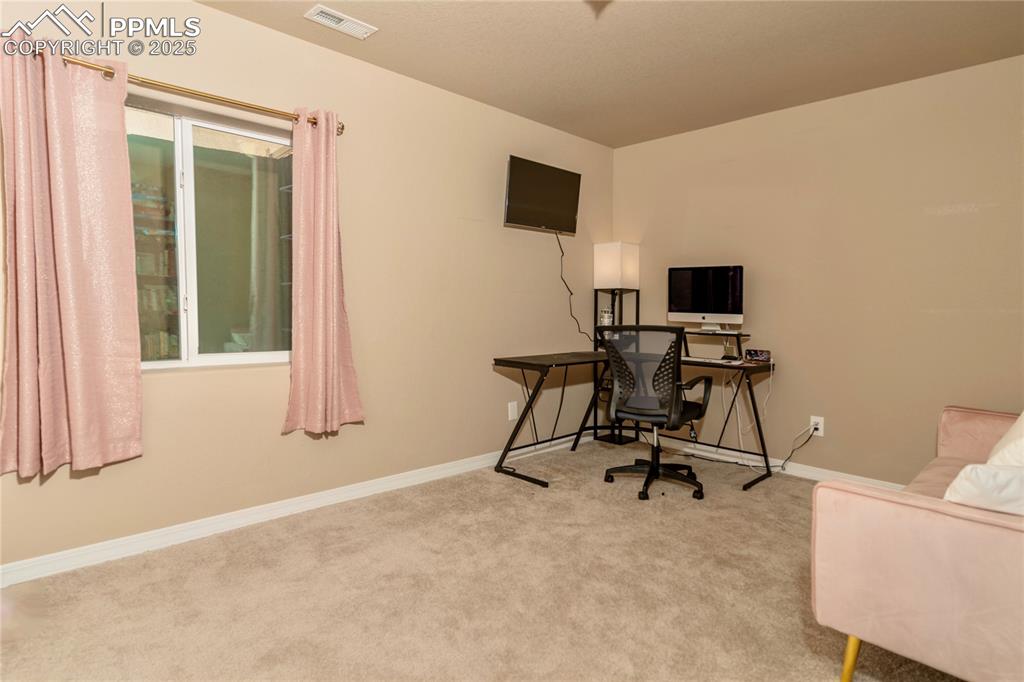 Image 30 of 30: Office