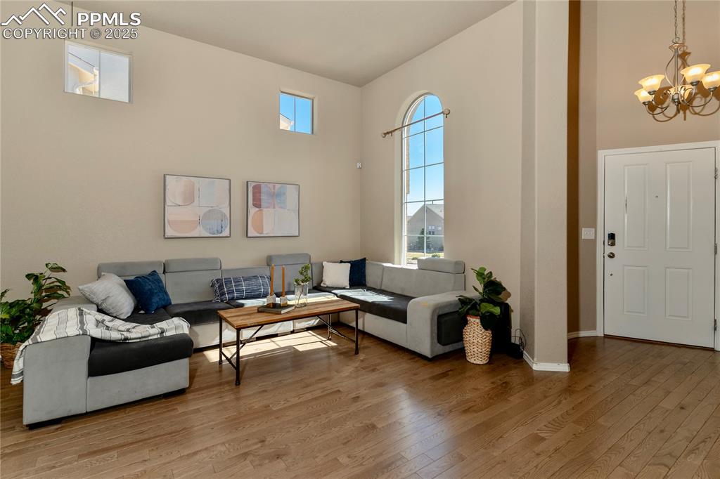 Image 6 of 30: Living Room