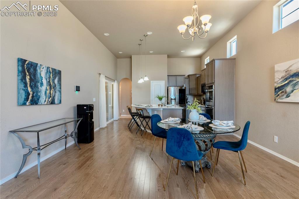 Image 7 of 30: Dining Area