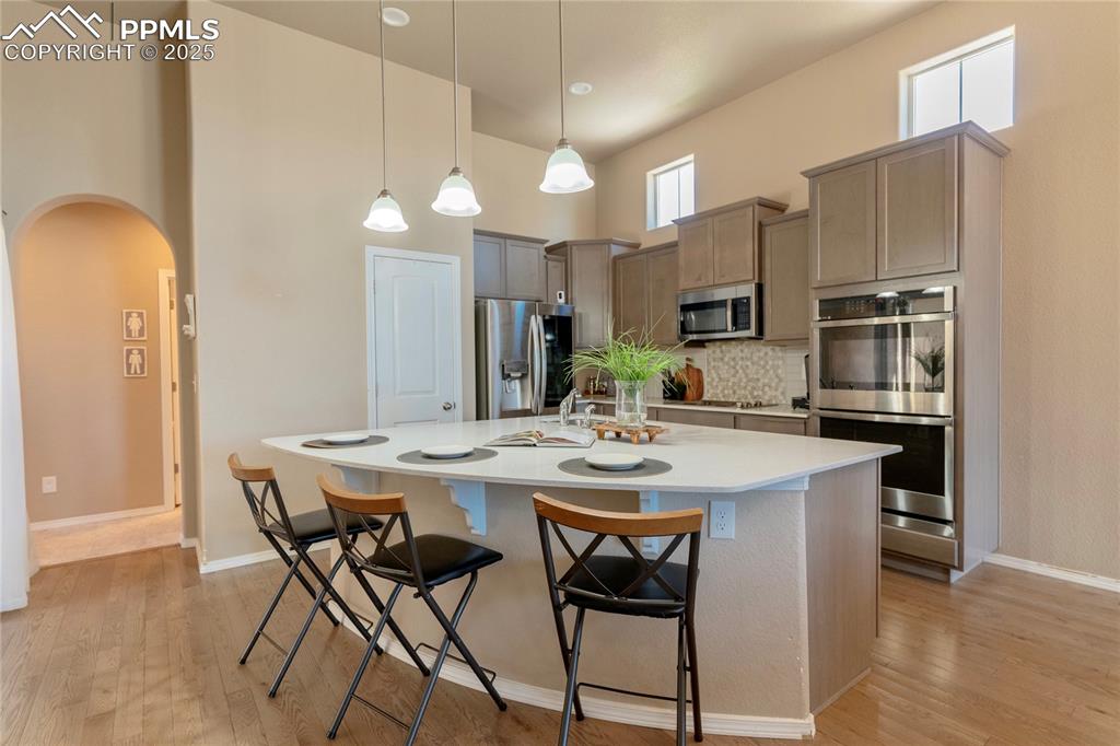 Image 9 of 30: Kitchen