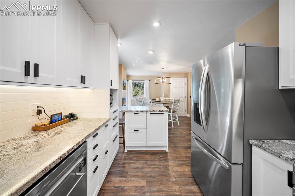 Image 11 of 50: Kitchen