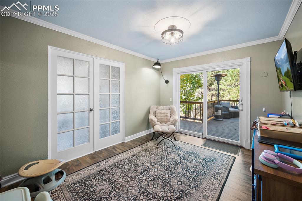 Image 14 of 50: Sitting Room