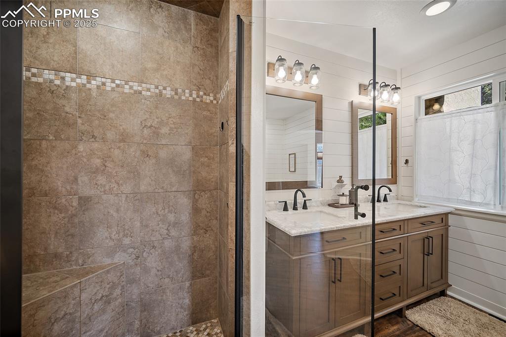 Image 24 of 50: Bathroom