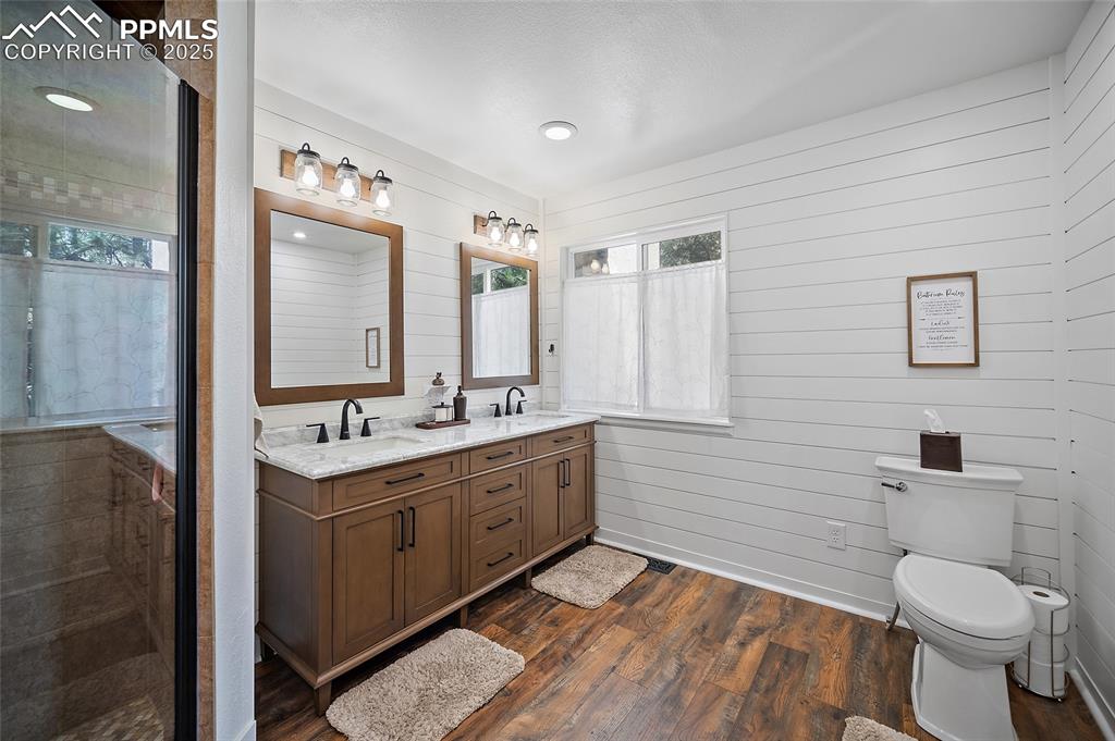 Image 26 of 50: Bathroom