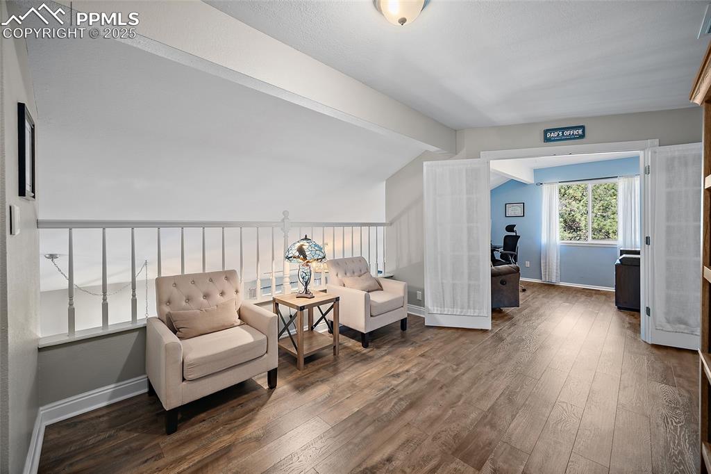 Image 27 of 50: Sitting Room