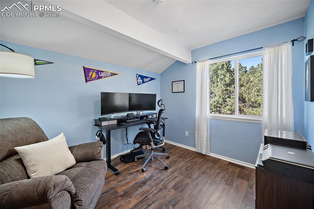 Image 30 of 50: Office