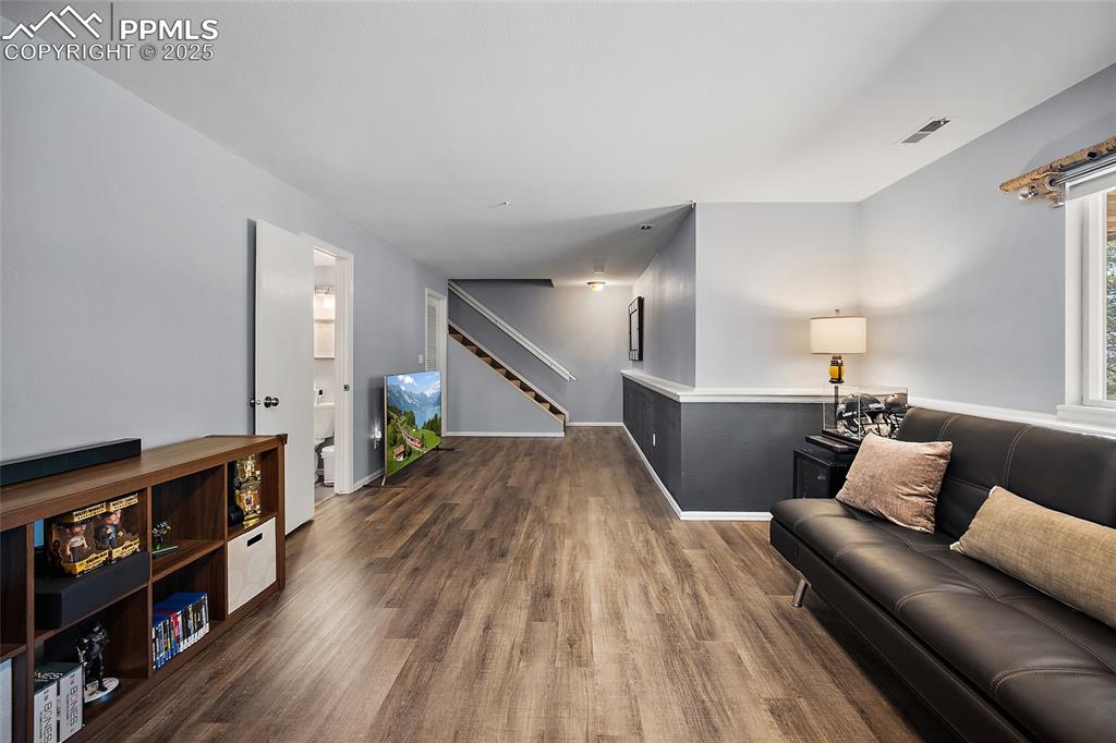 Image 37 of 50: Living Room