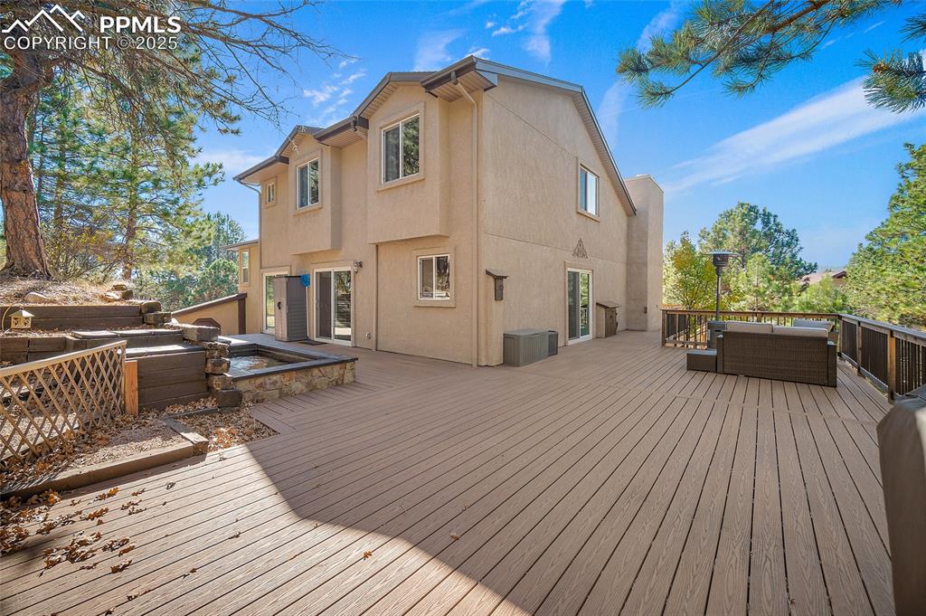 Image 44 of 50: Deck