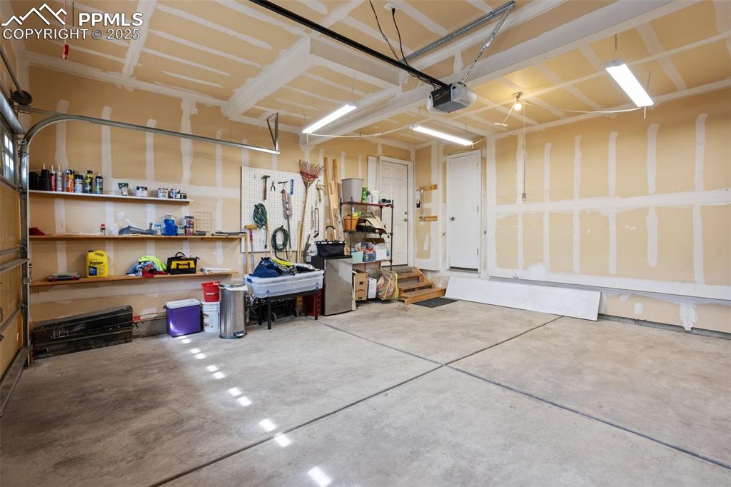 Image 26 of 26: Garage