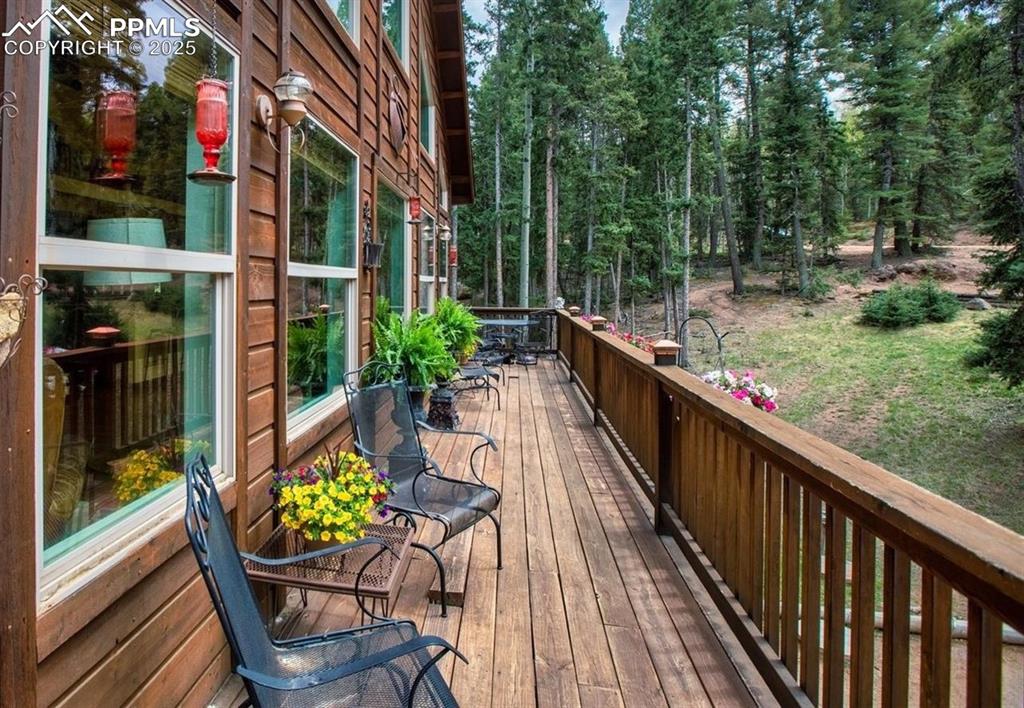 Image 11 of 25: Deck