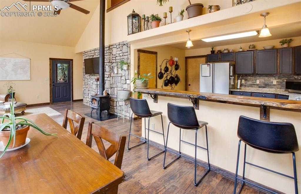 Image 5 of 25: Kitchen