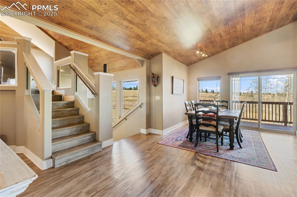 Image 7 of 31: Come inside, I can