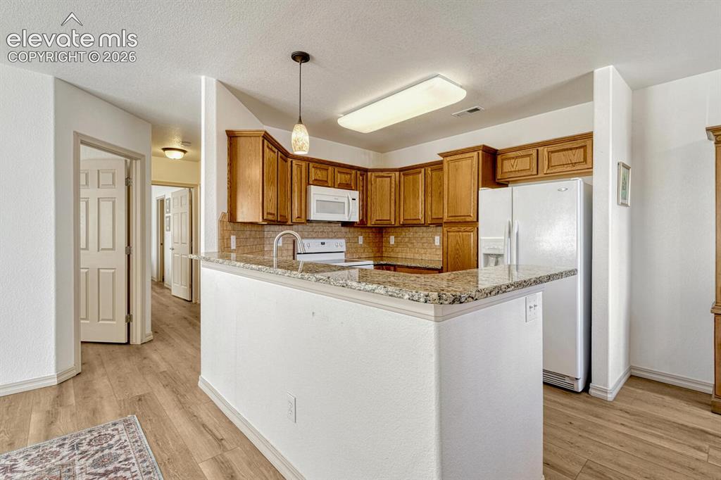 Image 11 of 41: Kitchen